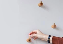 Moebe Wooden Wall Hook 10 Moebe Wooden Wall Hook -Twentytwentyone Shop twentytwentyone Moebe Wall Hook 3